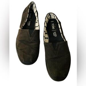 Black TOMS slip on shoes